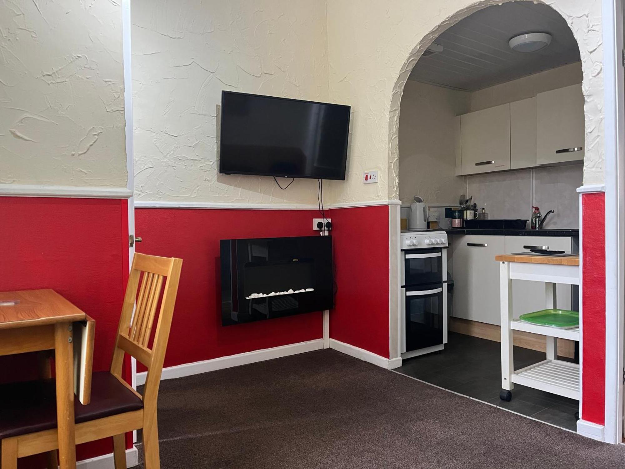 Lindisfarne Holiday Apartments - Families & Couples Only 블랙풀 외부 사진