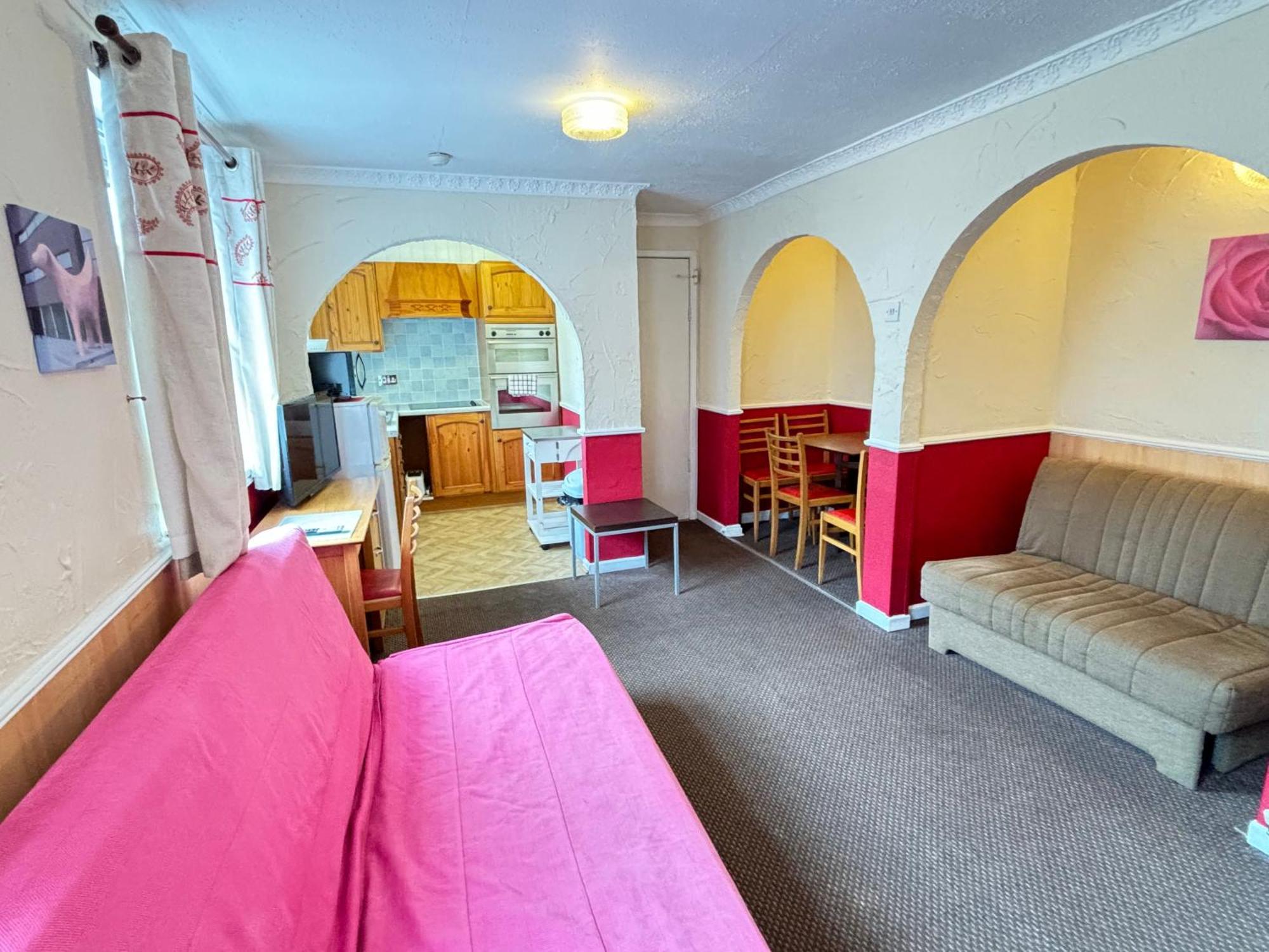 Lindisfarne Holiday Apartments - Families & Couples Only 블랙풀 외부 사진