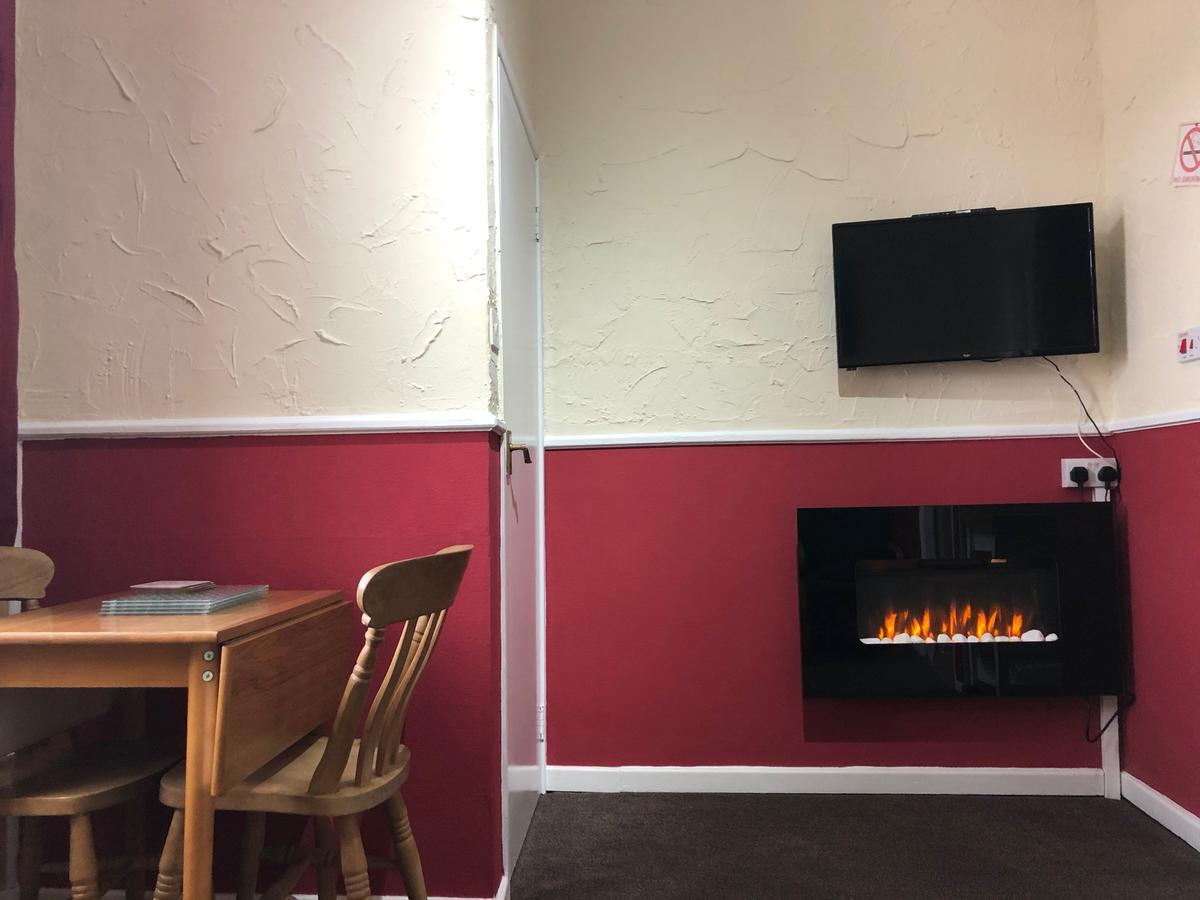 Lindisfarne Holiday Apartments - Families & Couples Only 블랙풀 외부 사진
