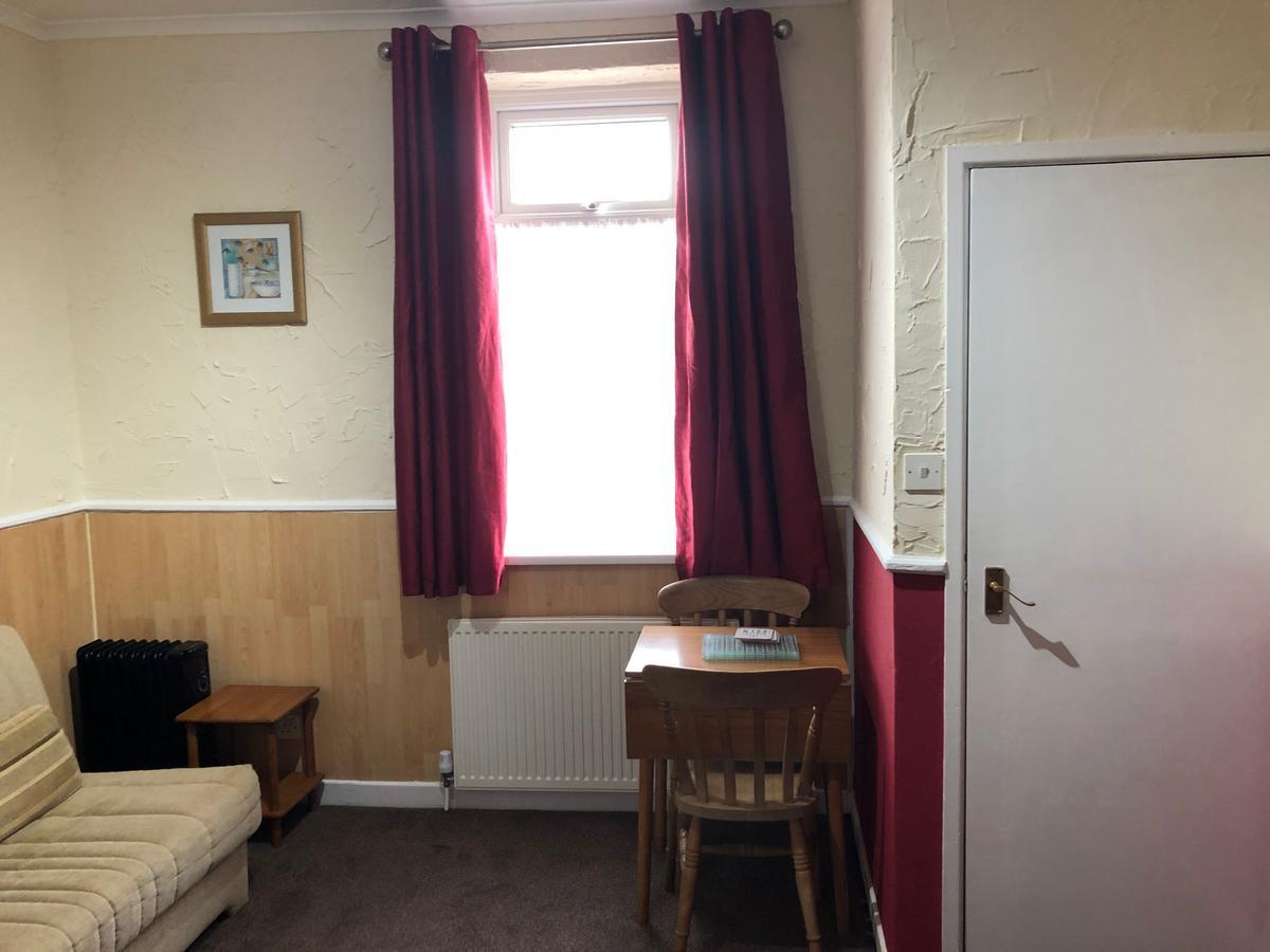 Lindisfarne Holiday Apartments - Families & Couples Only 블랙풀 외부 사진