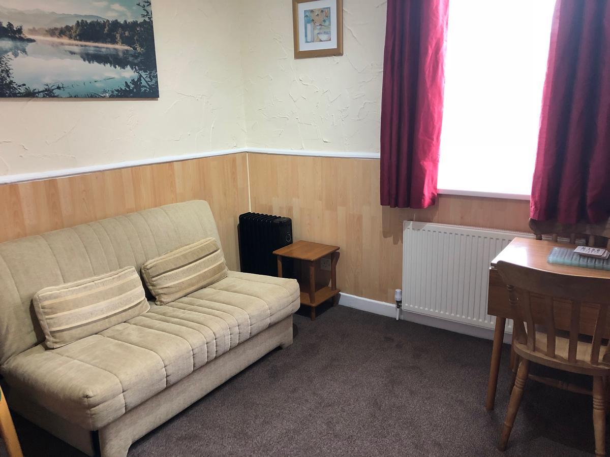Lindisfarne Holiday Apartments - Families & Couples Only 블랙풀 외부 사진