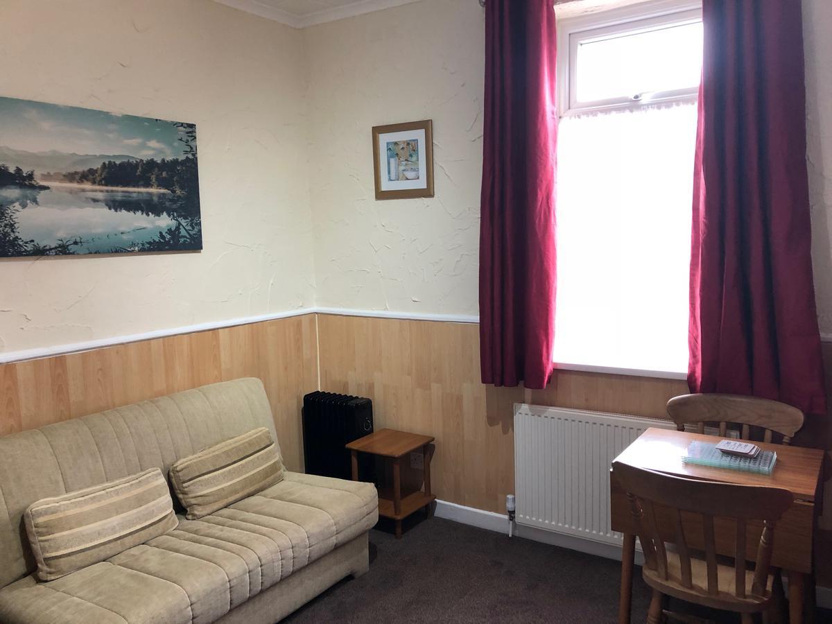 Lindisfarne Holiday Apartments - Families & Couples Only 블랙풀 외부 사진
